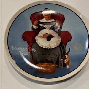 Knowles Fine China Collector Plate